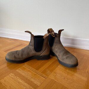 Blundstones Active Series waterproof Chelsea boots